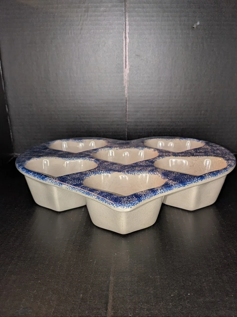 HEART SHAPED Muffin Pan/Baking Dish * Blue Sponged Rim * Terrific Condition